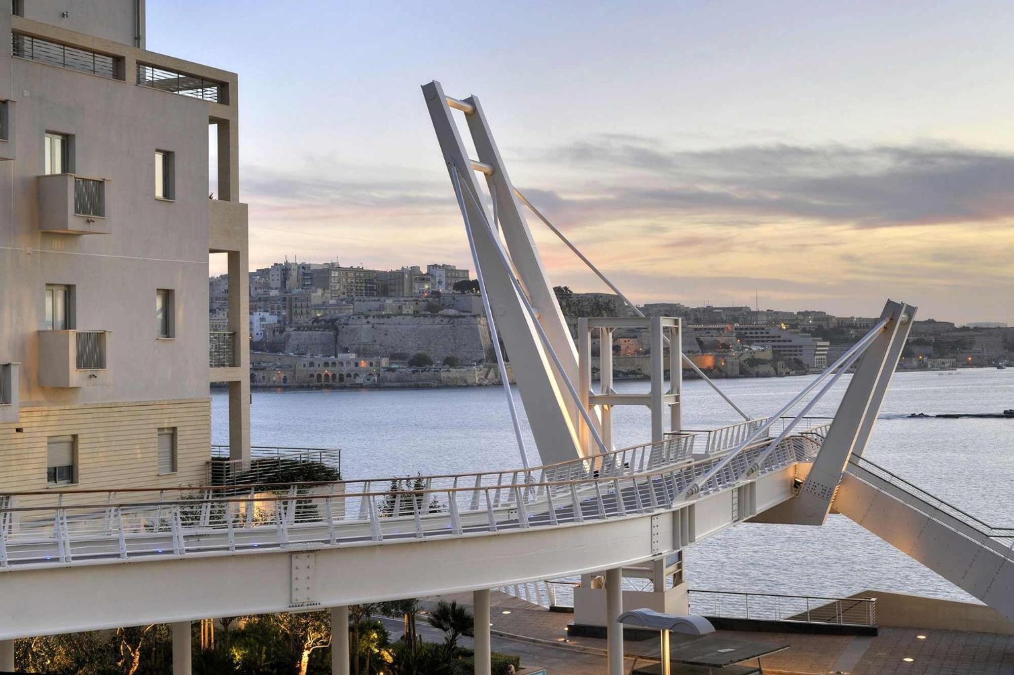 Deluxe Apartment Steps To St George'S Bay St. Julian's Exterior foto