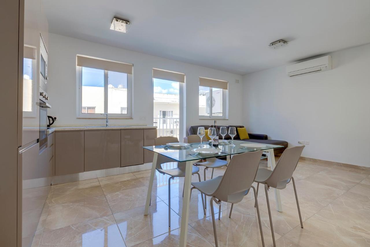 Deluxe Apartment Steps To St George'S Bay St. Julian's Exterior foto