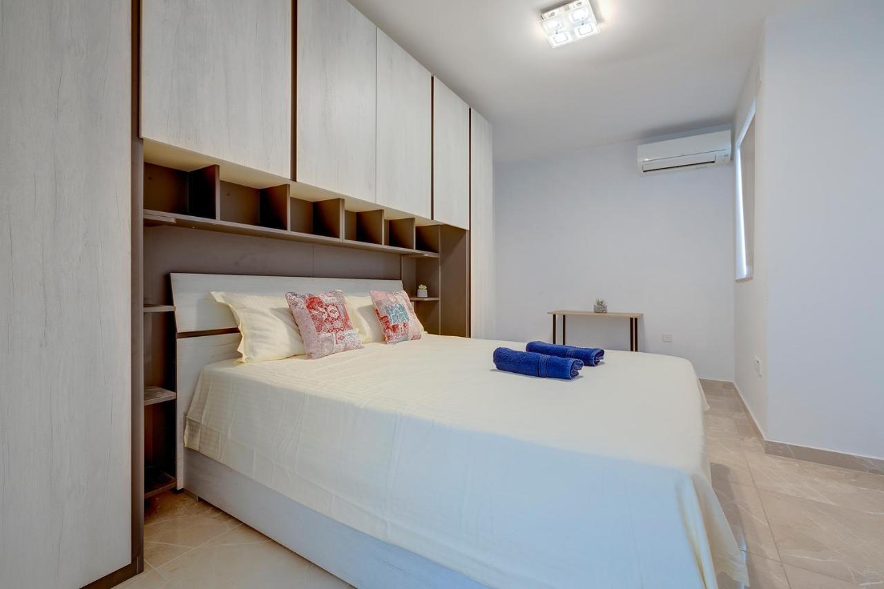 Deluxe Apartment Steps To St George'S Bay St. Julian's Exterior foto
