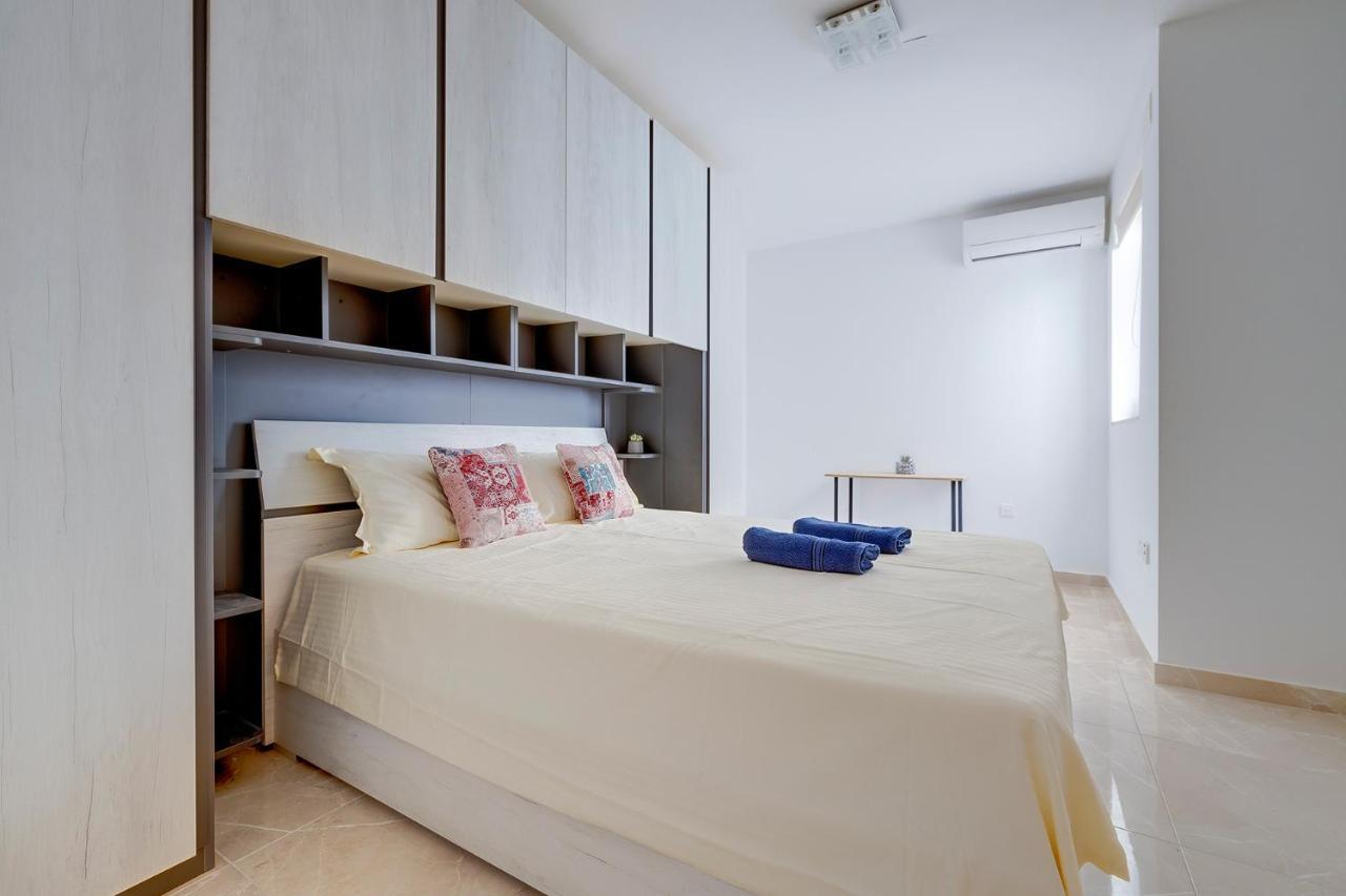 Deluxe Apartment Steps To St George'S Bay St. Julian's Exterior foto