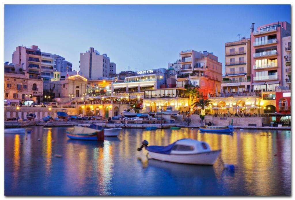 Deluxe Apartment Steps To St George'S Bay St. Julian's Exterior foto